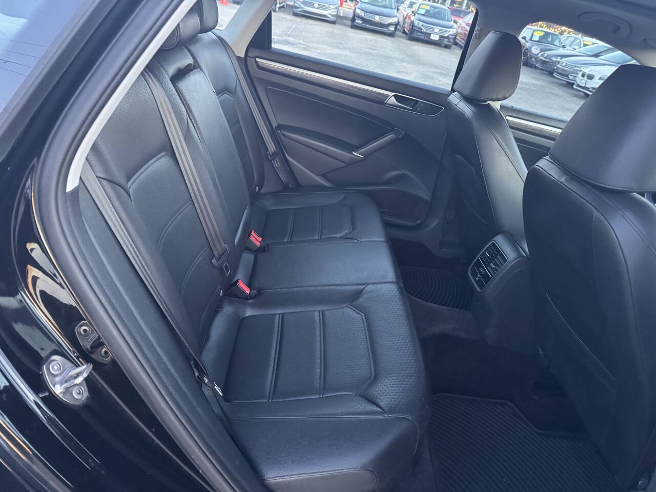 Used 2016 Volkswagen Passat 1.8T SE FWD image 19