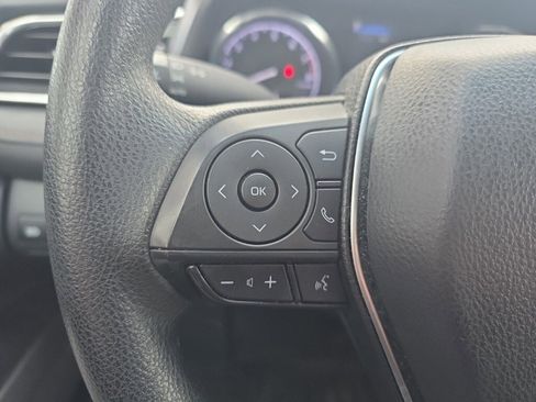 Used 2018 Toyota Camry LE image 19