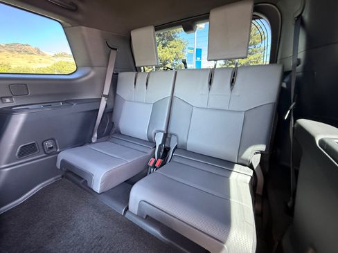 Used 2024 Lexus GX 550 w/ Accessory Package (31) AWD/4WD image 21