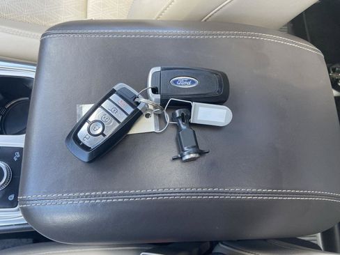 Used 2021 Ford Explorer Platinum w/ Equipment Group 601A AWD/4WD image 29