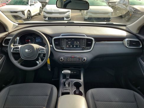 Used 2020 Kia Sorento LX image 17