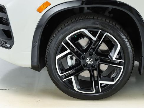 New 2026 Volkswagen Tiguan SEL R-Line image 5