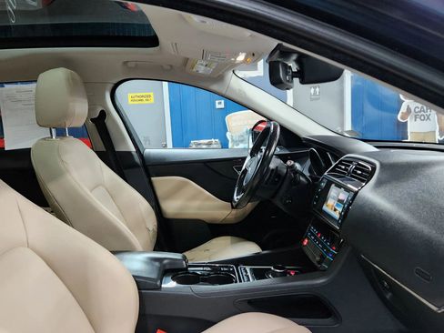 Used 2017 Jaguar F-PACE Premium image 12
