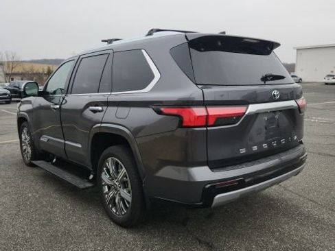 Used 2025 Toyota Sequoia Capstone image 6