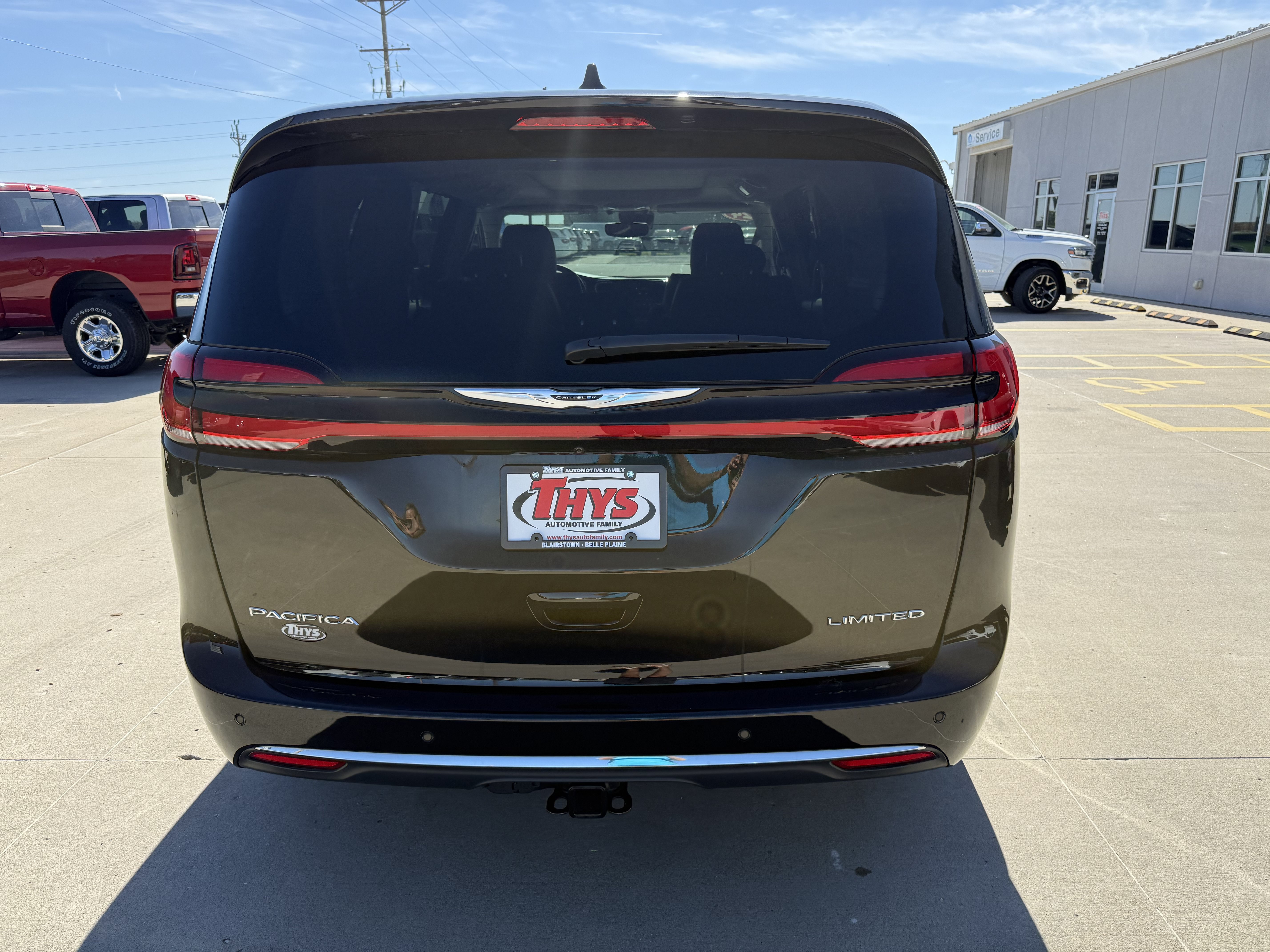 Used 2024 Chrysler Pacifica Limited w/ Trailer Tow Group FWD image 39