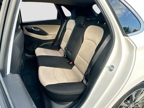 Used 2018 Hyundai Elantra GT image 22