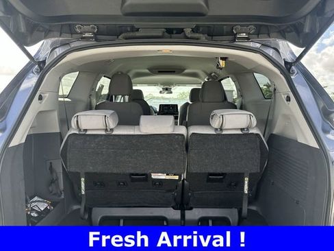 Used 2024 Toyota Sienna LE image 28