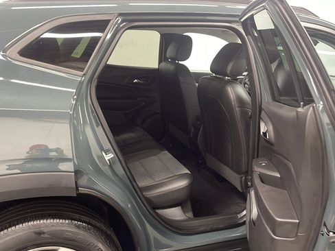 Used 2025 Chevrolet Trax LT FWD image 19