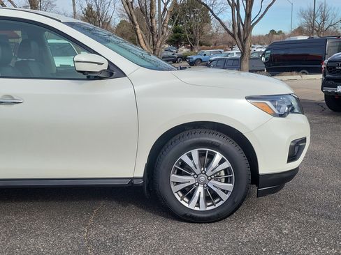 Used 2018 Nissan Pathfinder SL image 7