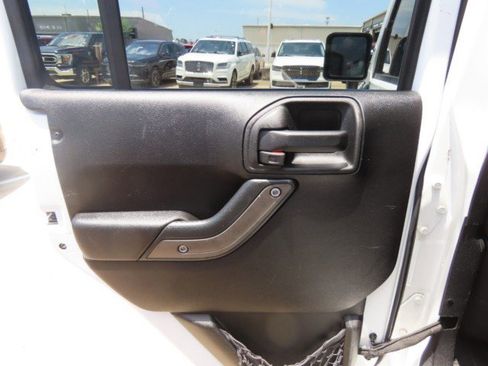 Used 2014 Jeep Wrangler Unlimited Sport w/ Quick Order Package 24S AWD/4WD image 16