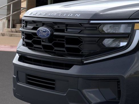 New 2025 Ford Expedition Active image 19