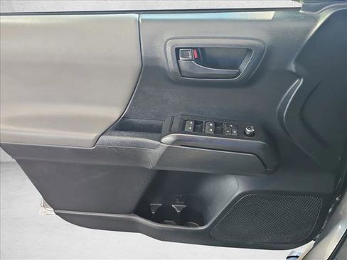Used 2018 Toyota Tacoma SR image 14