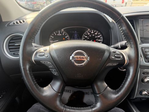 Used 2020 Nissan Pathfinder SL image 19