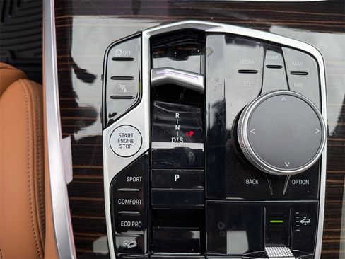 Used 2025 BMW X7 xDrive40i w/ M Sport Package image 23