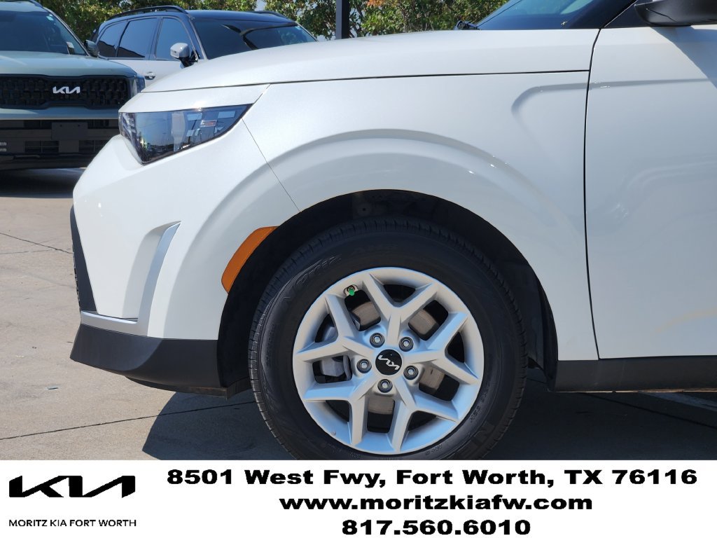 Used 2025 Kia Soul LX w/ LX Technology Package FWD image 15
