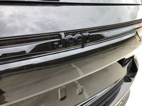 New 2025 Jeep Grand Cherokee Altitude image 45