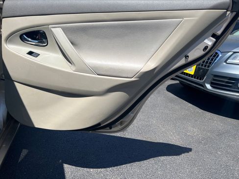 Used 2007 Toyota Camry Hybrid image 12