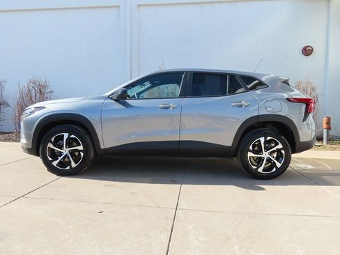 Certified 2024 Chevrolet Trax RS w/ Driver Confidence Package image 4