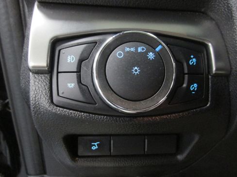 Used 2018 Ford Explorer XLT w/ Equipment Group 202A AWD/4WD image 31