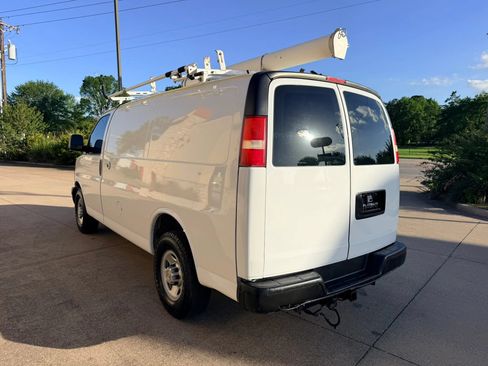 Used 2012 Chevrolet Express 2500 RWD image 3