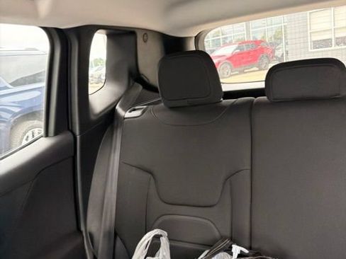 Used 2020 Jeep Renegade Latitude w/ Cold Weather Group AWD/4WD image 17