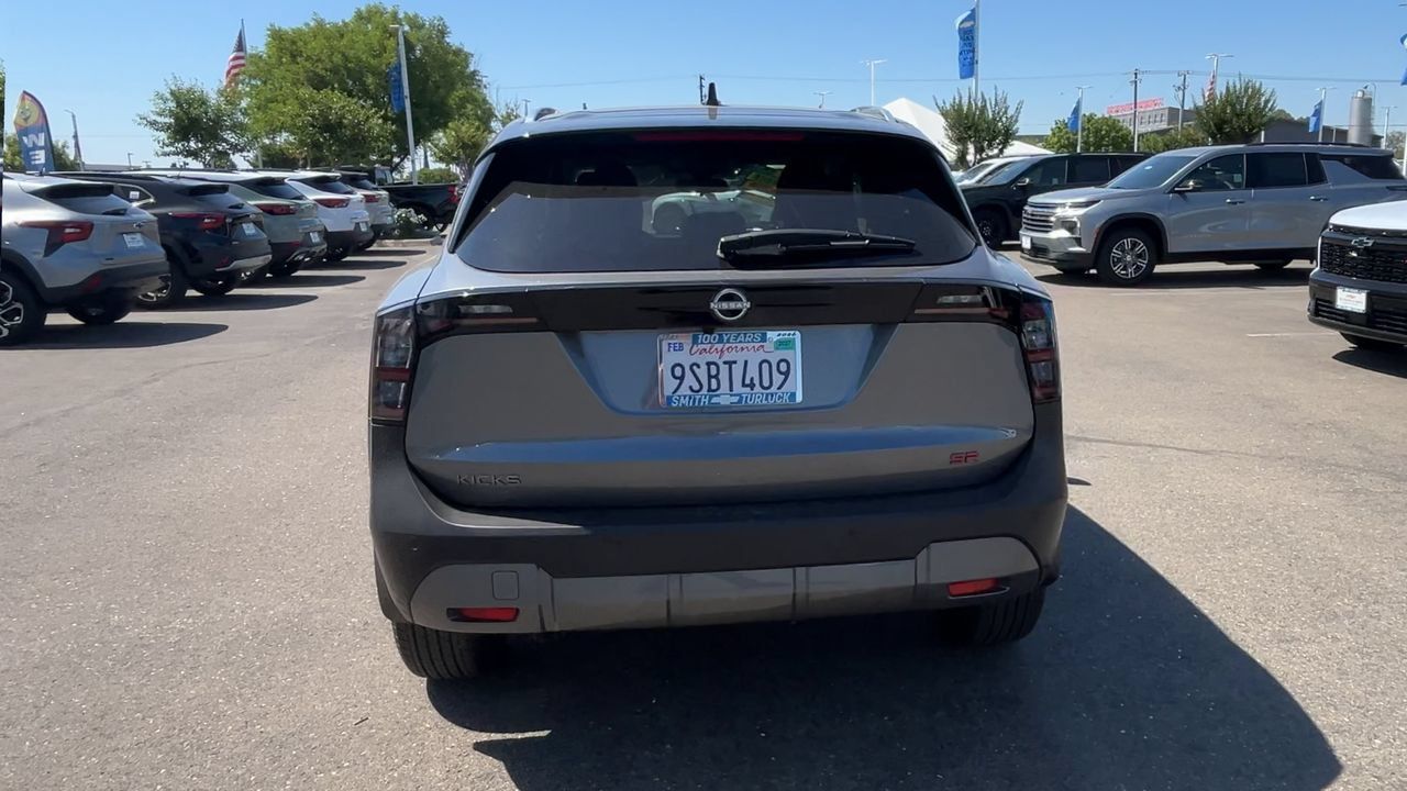 Used 2025 Nissan Kicks SR FWD image 6