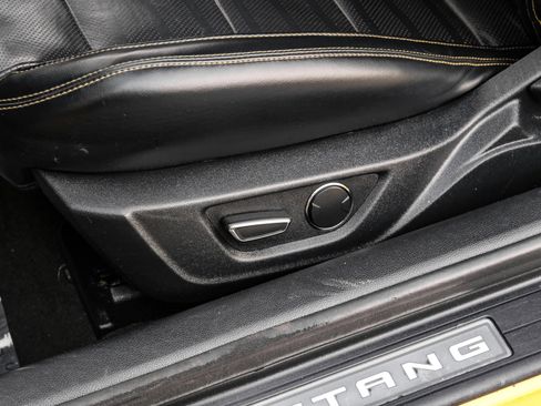 Used 2016 Ford Mustang Premium image 31