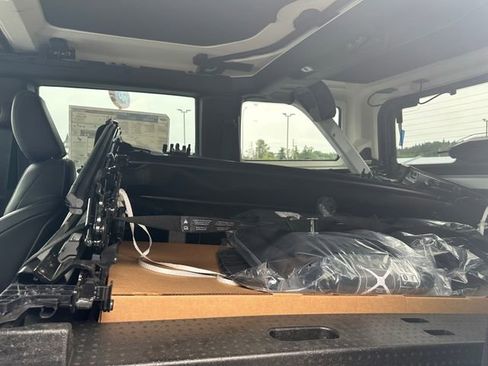 New 2025 Ford Bronco Badlands image 18