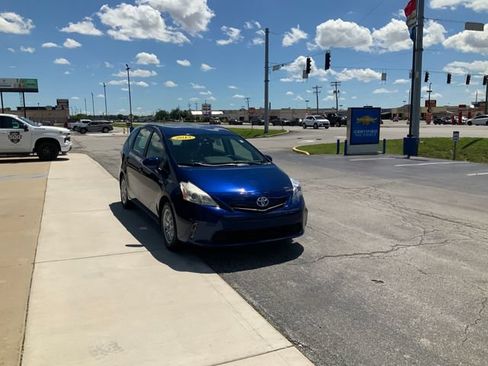 Used 2013 Toyota Prius V Three FWD image 4
