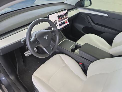 Used 2023 Tesla Model Y Performance AWD/4WD image 4