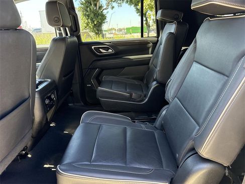 Used 2023 Chevrolet Suburban Premier image 23
