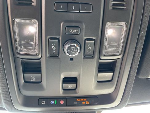 Used 2023 Chevrolet Suburban Z71 w/ Luxury Package image 24