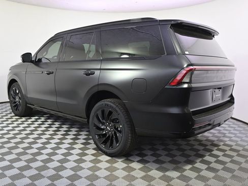 New 2026 Lincoln Navigator Reserve AWD/4WD image 3