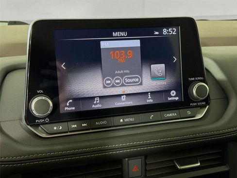 Used 2023 Nissan Rogue SV AWD/4WD image 14
