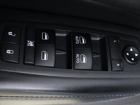 Used 2018 Jeep Grand Cherokee Altitude image 32