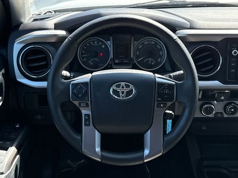 Used 2016 Toyota Tacoma SR5 w/ SR5 Appearance Package (SN) AWD/4WD image 11