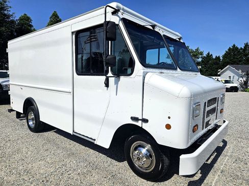 Used 2014 Ford E-350 and Econoline 350 Super Duty w/ A/C Prep Package image 7