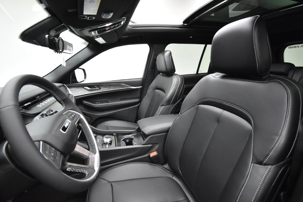 New 2027 Jeep Grand Cherokee Limited AWD/4WD image 35