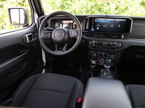 Used 2024 Jeep Wrangler Unlimited Rubicon 4xe AWD/4WD image 23