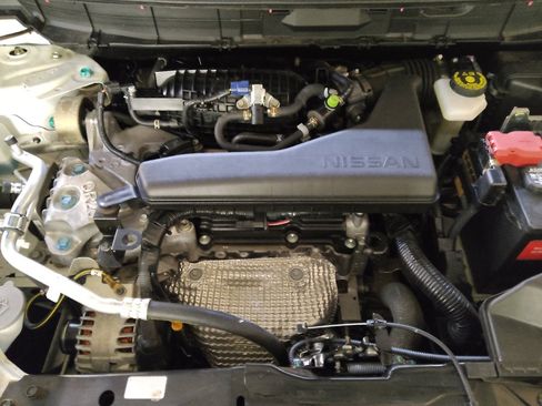 Used 2018 Nissan Rogue SV w/ Premium Package image 30