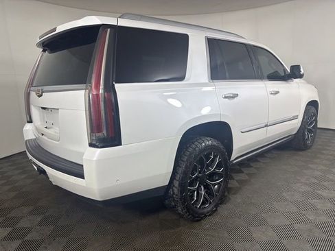 Used 2018 Cadillac Escalade Premium Luxury image 3