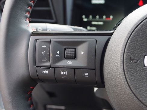 Used 2025 Nissan Kicks SR image 19