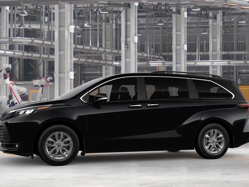 New 2026 Toyota Sienna XLE image 3