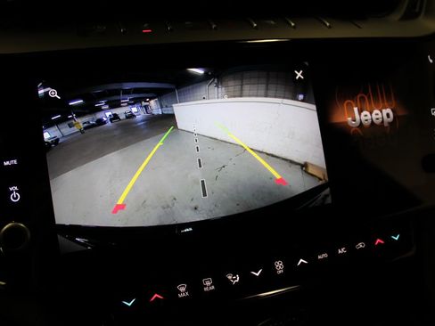 New 2026 Jeep Grand Cherokee Altitude image 16