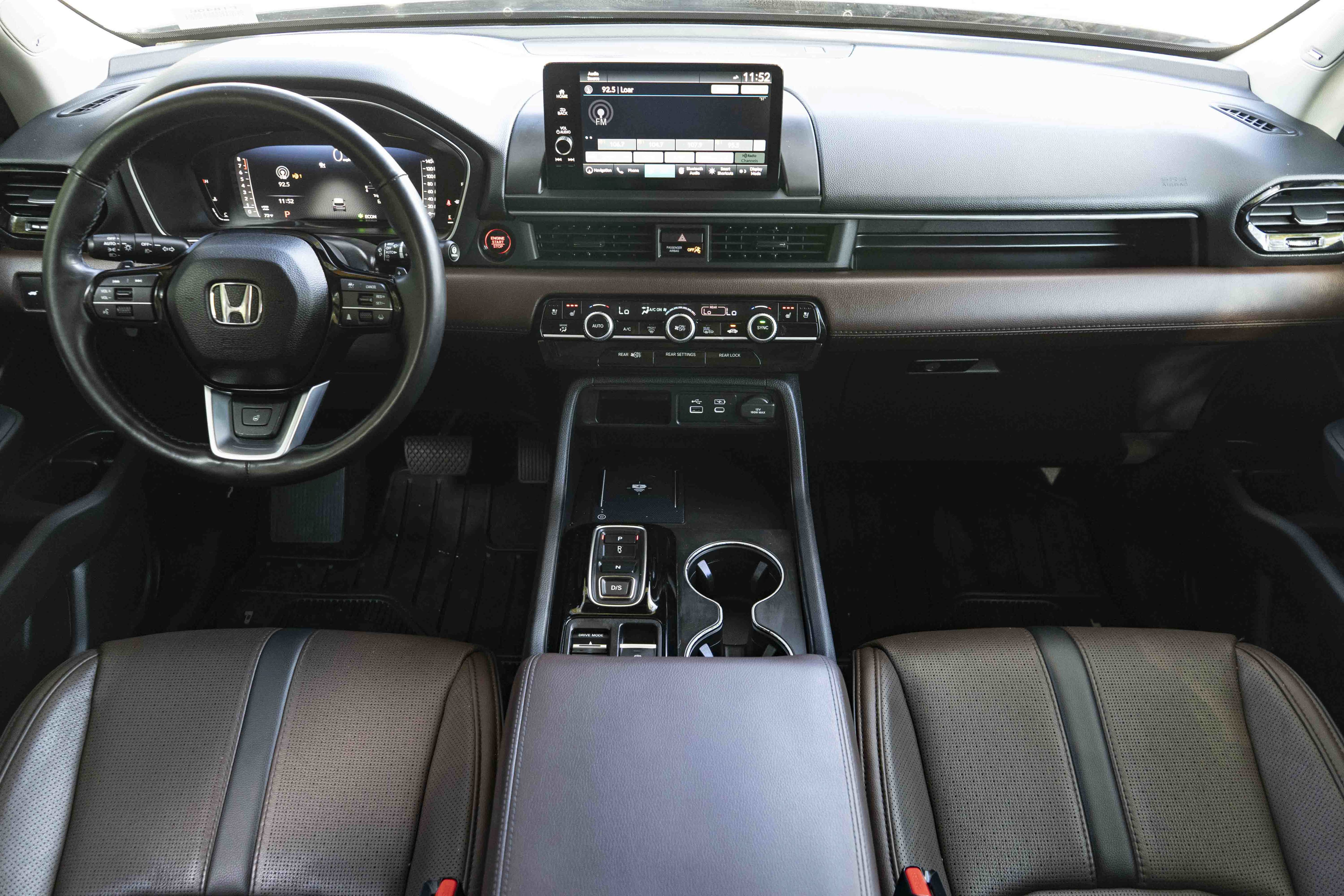 Used 2025 Honda Pilot Elite image 27