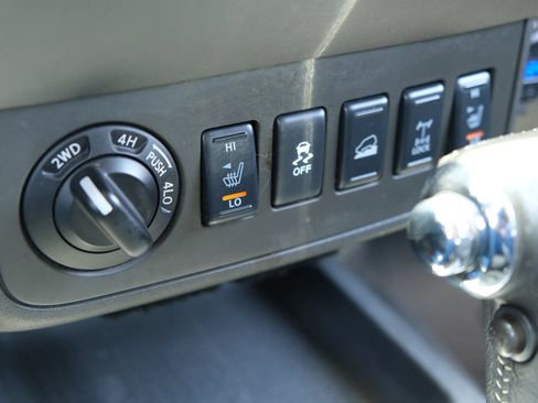 Used 2015 Nissan Xterra PRO-4X AWD/4WD image 22