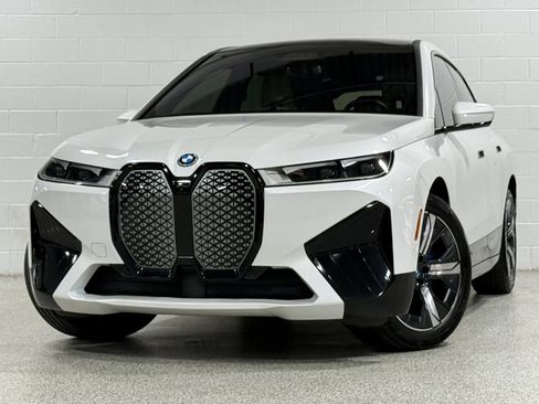 Used 2023 BMW iX xDrive50 w/ Premium Package AWD/4WD image 2
