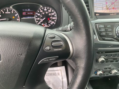 Used 2019 Nissan Pathfinder SL image 9