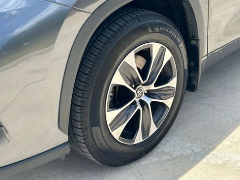 Used 2020 Toyota Highlander XLE FWD image 9