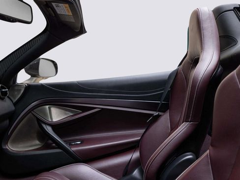 Used 2020 McLaren 720S Spider image 15